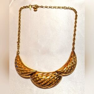 Vintage Crown TRIFARI Modernist Lattice Openworked Bib Style Necklace 15.5" EUC
